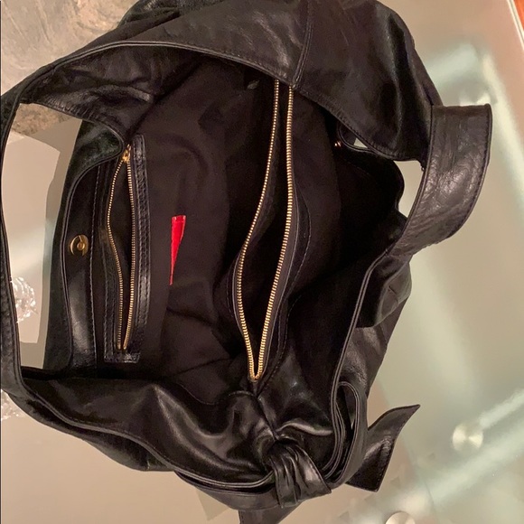 Pre-Loved,Gorgeous Valentino Black Hobo LeatherBag - Picture 6 of 8
